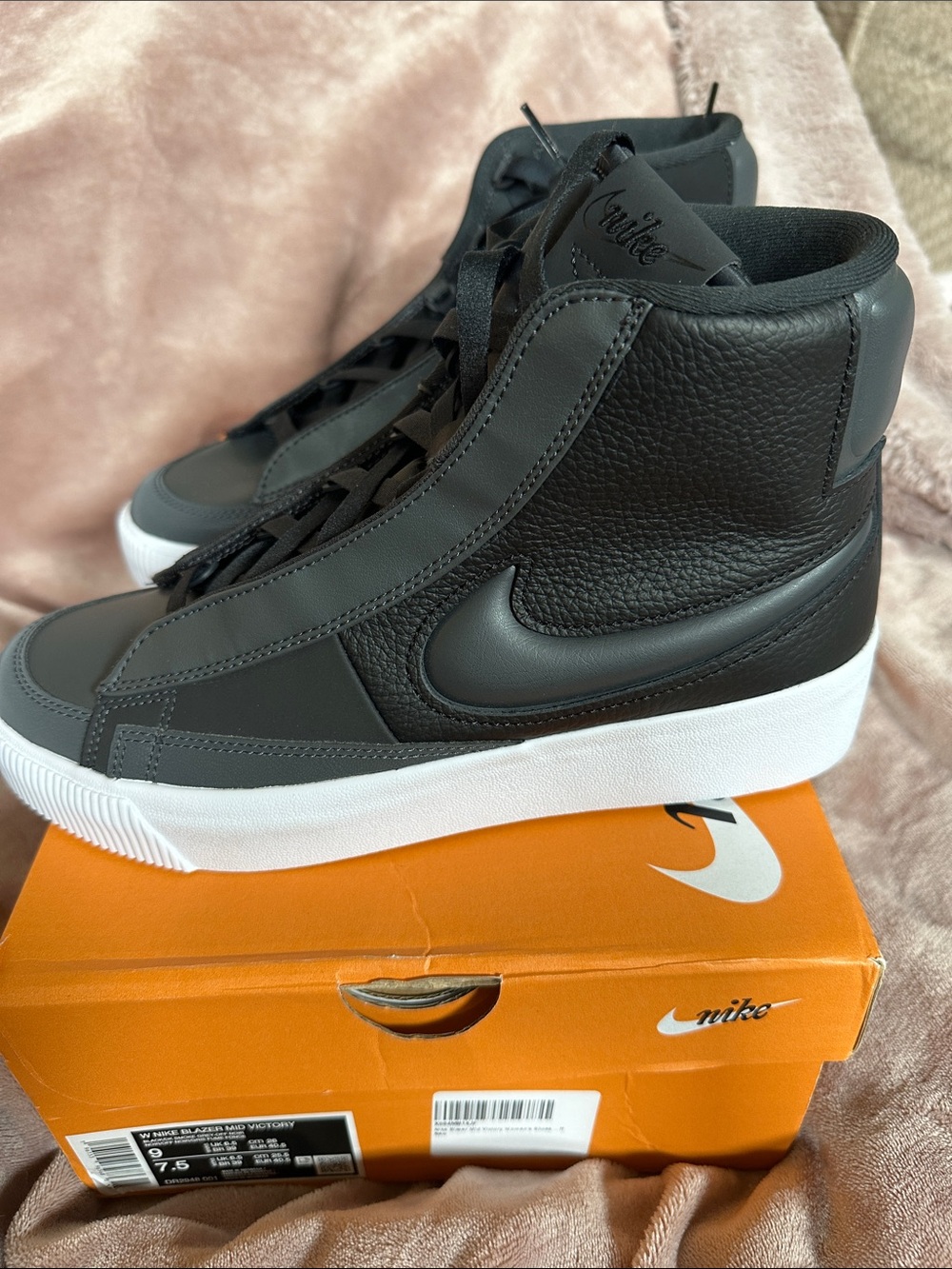 Nike Women’s High-Top Sneakers - Black/White